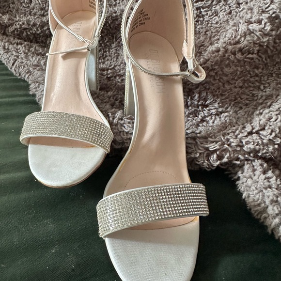 De Blossom collection heels Size 8 1/2 worn 1 time bling bling and comfty - Picture 4 of 5